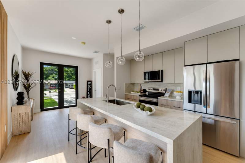 3 bedroom Townhouse at 1917 NW 17 St A, Ocoee Park, Miami — photo 2