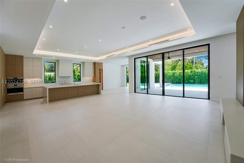 6 bedroom SingleFamilyResidence at 9405 SW 72nd Ct, Coconut Palm Estates, Pinecrest — photo 5