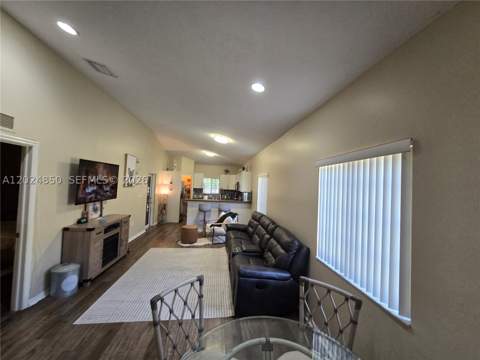 1236 NE 32nd Ave, Homestead FL - photo 7 of 41