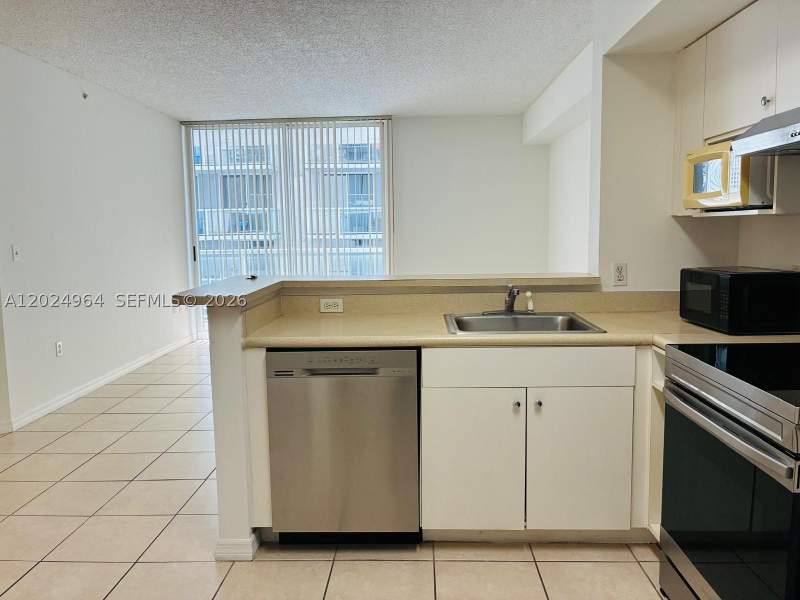 1 bedroom Condominium at 5085 NW 7th St 909, Blue Lagoon Condo, Miami — photo 2