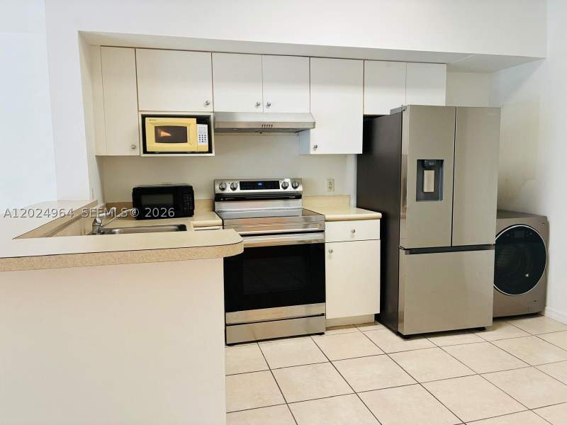 1 bedroom Condominium at 5085 NW 7th St 909, Blue Lagoon Condo, Miami — photo 3