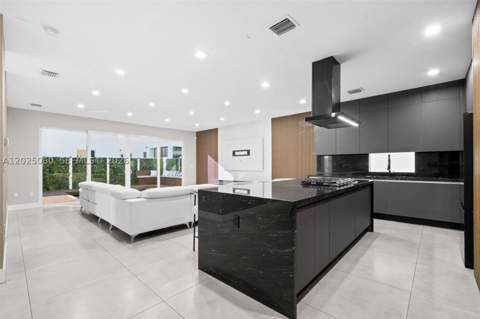 7534 NW 98th Ave, Doral FL - photo 7 of 49