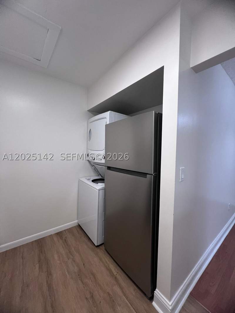 2 bedroom Condominium at 2570 W 67th Pl 21-2, Lago Grande One Condo, Hialeah — photo 2