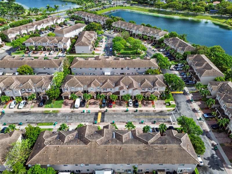3 bedroom Townhouse at 9267 SW 220th Ter, Lakes By The Bay Cee, Cutler Bay — photo 4