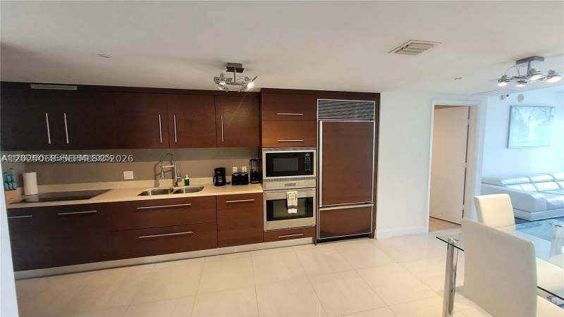 1 bedroom Condominium at 485 Brickell Ave 2311, Icon Brickell Condo No 3, Miami — photo 4