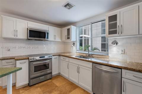 325 Meridian Ave 5, Miami Beach FL - photo 7 of 26