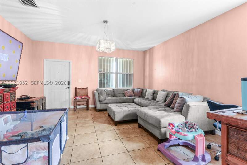 5 bedroom SingleFamilyResidence at 8956 SW 215th Ter, Precious Homes At Lakes B, Cutler Bay — photo 4