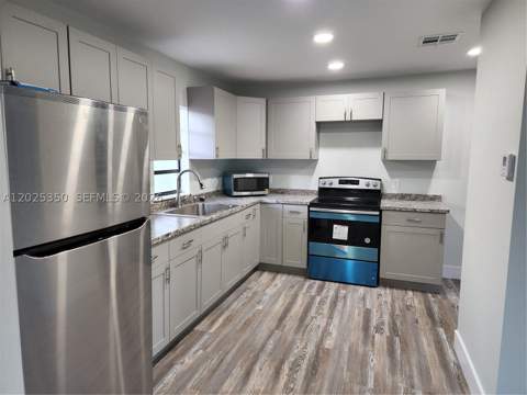 2465 NE 184th St, North Miami Beach FL - photo 17 of 19