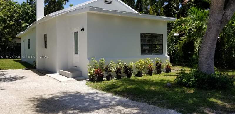 3 bedroom SingleFamilyResidence at 2465 NE 184th St, Ojus Sub, North Miami Beach — photo 3