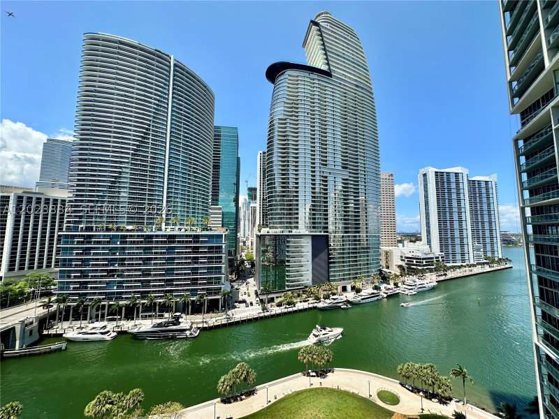 1 bedroom Condominium at 475 Brickell Avenue 1614, Icon Brickell, Miami — photo 2