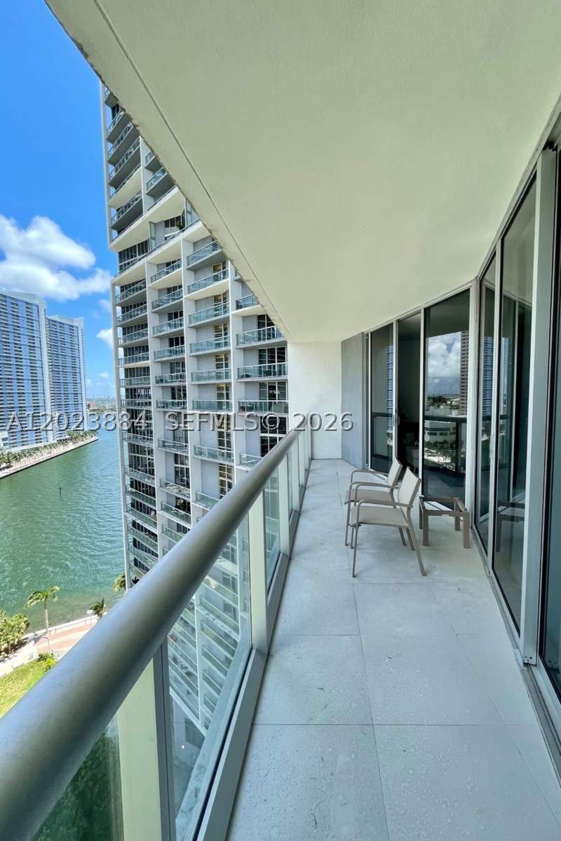 1 bedroom Condominium at 475 Brickell Avenue 1614, Icon Brickell, Miami — photo 4