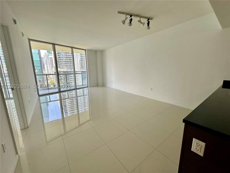 1 bedroom Condominium at 475 Brickell Avenue 1614, Icon Brickell, Miami — photo 5