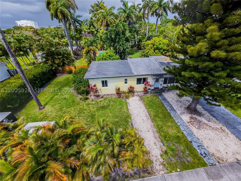 2 bedroom SingleFamilyResidence at 548 East Dr, Country Club Estates Sec, Miami Springs — photo 2