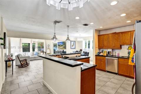 9910 Bahama Dr, Cutler Bay FL - photo 6 of 31