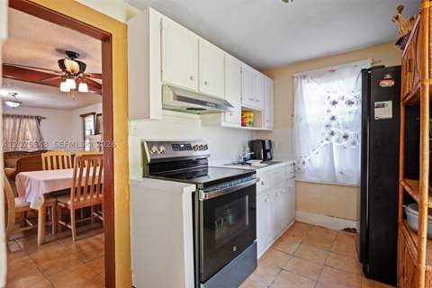 1053 NW 28th St, Miami FL - photo 12 of 25