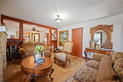 1053 NW 28th St, Miami FL - photo 9 of 25