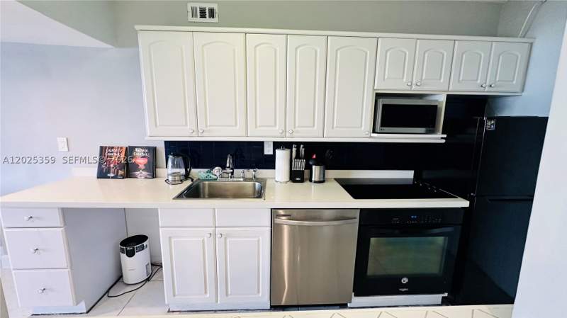 0 bedroom Condominium at 100 Lincoln Rd 720, The Decoplage Condo, Miami Beach — photo 3