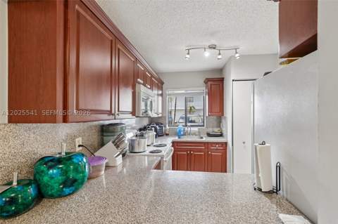 6041 W 24th Ave B-103, Hialeah FL - photo 14 of 28