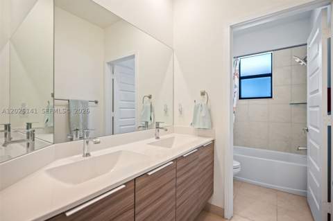 8763 NW 157th Ter, Miami Lakes FL - photo 17 of 38