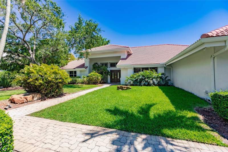 5 bedroom SingleFamilyResidence at 9818 SW 111th Ter, Weitzer Killian Place, Miami — photo 4