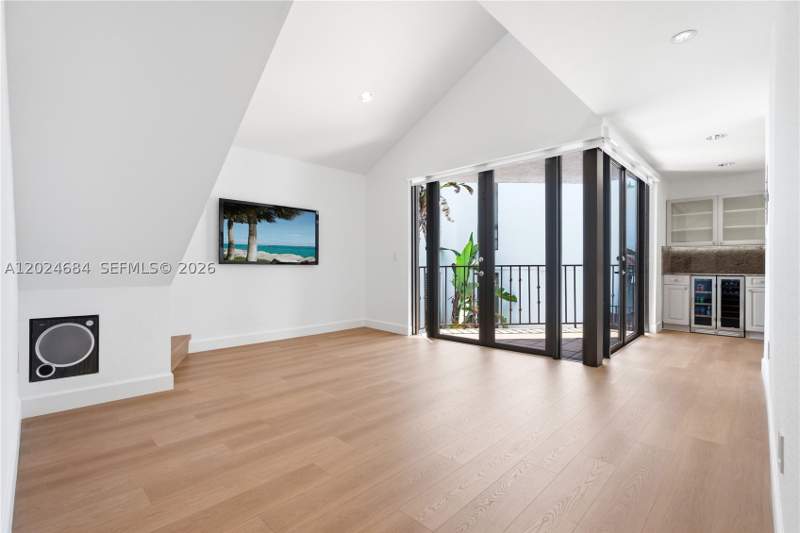 1 bedroom Condominium at 3114 Bird Ave 3114, Mission Place At The Grove, Miami — photo 2