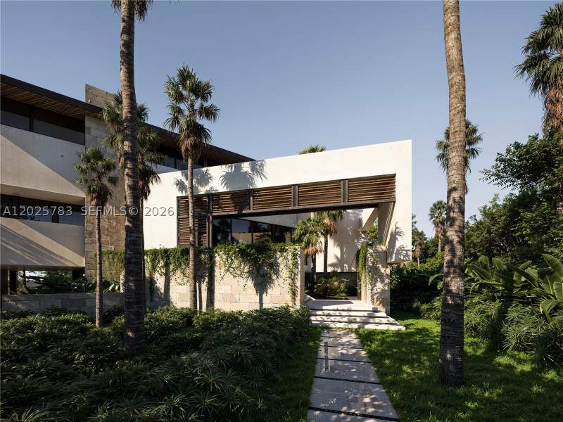 6 bedroom SingleFamilyResidence at 6941 Sunrise Ct, Sunrise Harbour Rev Pl, Coral Gables — photo 2