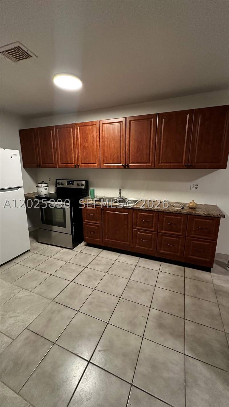 2 bedroom SingleFamilyResidence at 4198 W 10th Ave, Natalie Estates Sub, Hialeah — photo 3