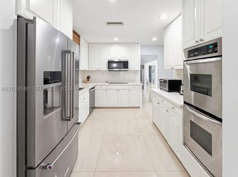 5 bedroom SingleFamilyResidence at 8695 SW 110th St, Gallo-Wood Estates, Miami — photo 4