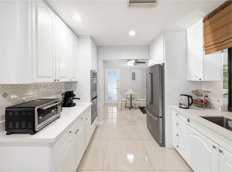 5 bedroom SingleFamilyResidence at 8695 SW 110th St, Gallo-Wood Estates, Miami — photo 5