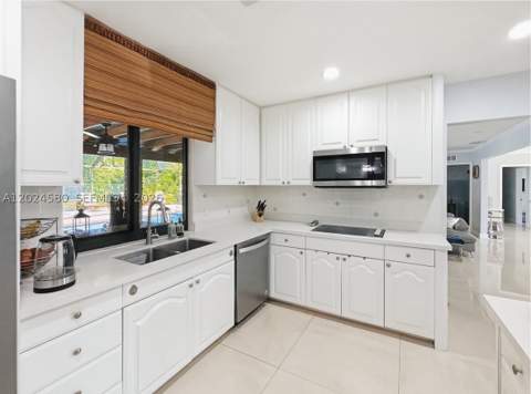 8695 SW 110th St, Miami FL - photo 6 of 31