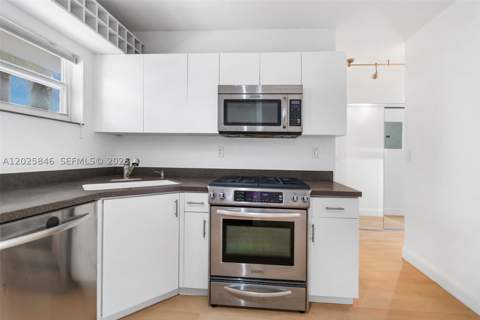 1300 Lincoln Rd B402, Miami Beach FL - photo 12 of 33