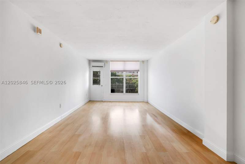 1 bedroom Condominium at 1300 Lincoln Rd B402, Lincoln Towers Condo, Miami Beach — photo 2