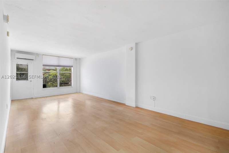 1 bedroom Condominium at 1300 Lincoln Rd B402, Lincoln Towers Condo, Miami Beach — photo 4