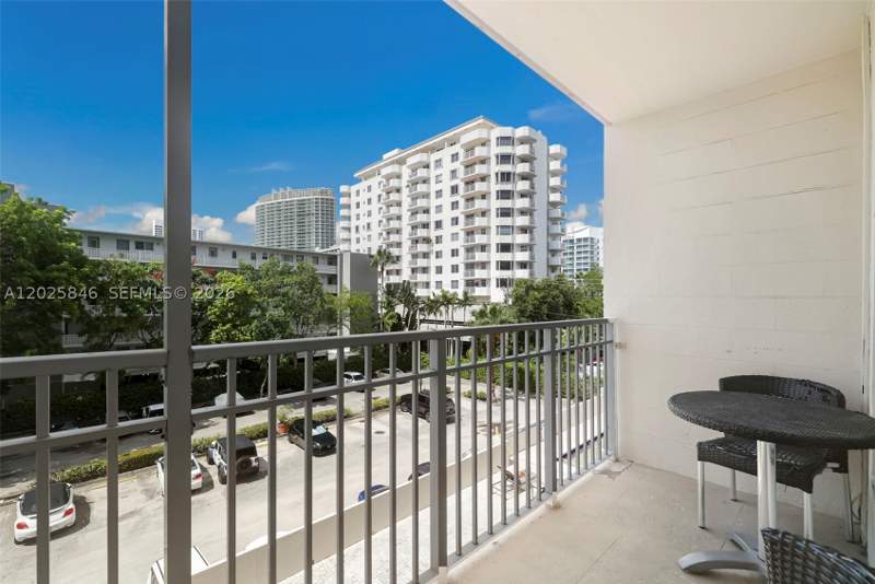 1 bedroom Condominium at 1300 Lincoln Rd B402, Lincoln Towers Condo, Miami Beach — photo 5