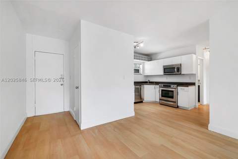 1300 Lincoln Rd B402, Miami Beach FL - photo 9 of 33