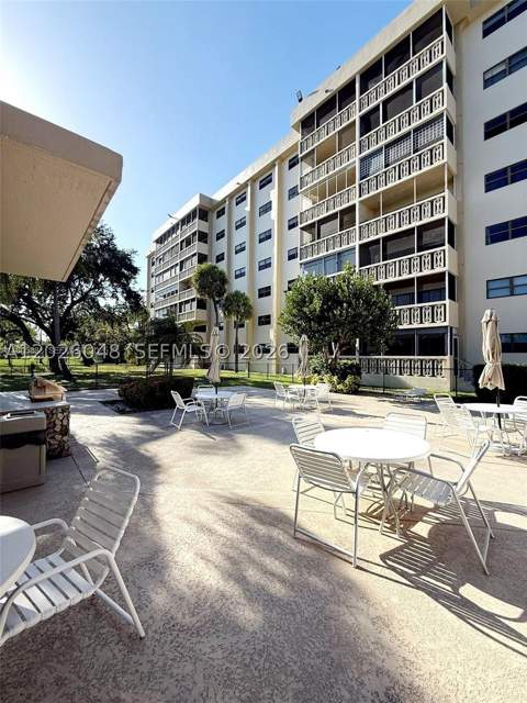 800 NE 195th St 720, Miami FL - photo 10 of 35