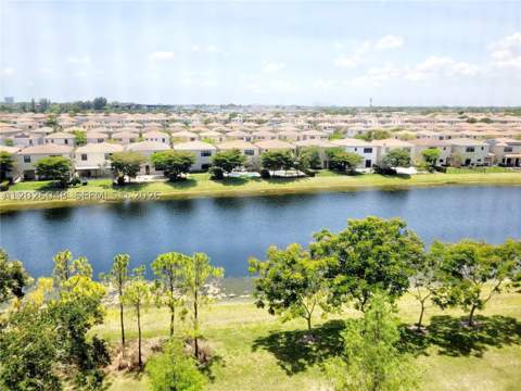 800 NE 195th St 720, Miami FL - photo 12 of 35