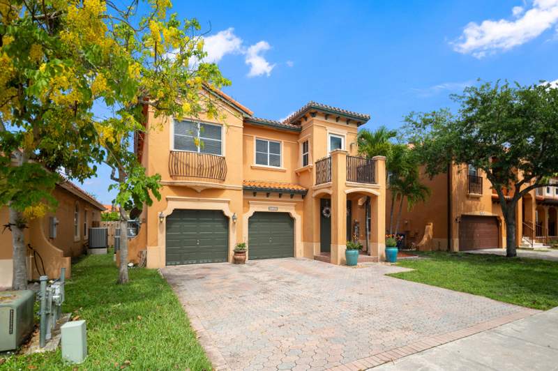 5 bedroom SingleFamilyResidence at 3144 SW 154th Place, Egret Lakes Estates Sec 7, Miami — photo 2