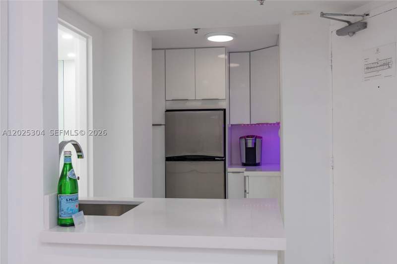 0 bedroom Condominium at 5445 Collins Ave 1730, Castle Beach Club Condo, Miami Beach — photo 3