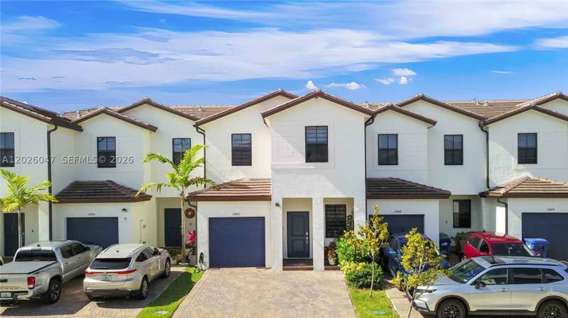 4 bedroom Townhouse at 12862 SW 231st St, Kendall Assemblage North, Miami — photo 2