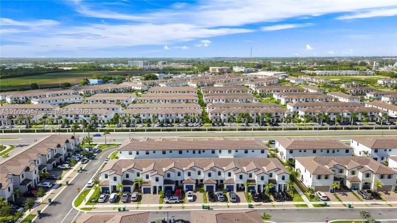 4 bedroom Townhouse at 12862 SW 231st St, Kendall Assemblage North, Miami — photo 4