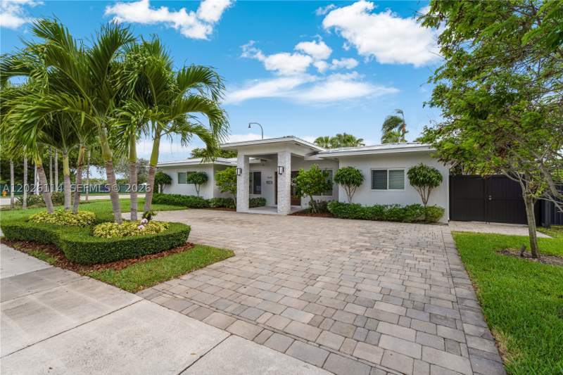 4 bedroom SingleFamilyResidence at 9641 SW 66th St, T M V Gardens, Miami — photo 4