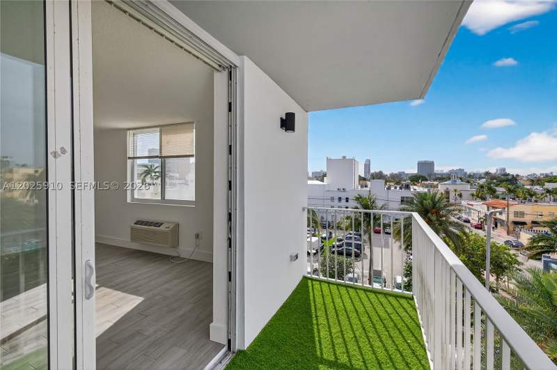 1 bedroom Condominium at 1255 Collins Ave 504, Islander Condo Apts, Miami Beach — photo 4