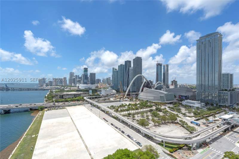 1 bedroom Condominium at 555 NE 15th St 23I, Venetia Condo, Miami — photo 2