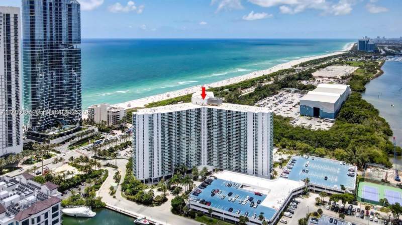 2 bedroom Condominium at 100 Bayview Dr 208, Arlen House East, Sunny Isles Beach — photo 2