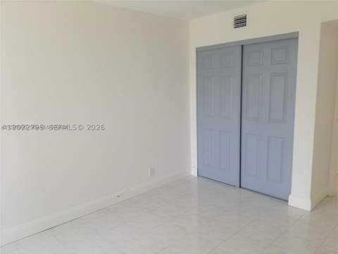 100 Bayview Dr 208, Sunny Isles Beach FL - photo 8 of 35