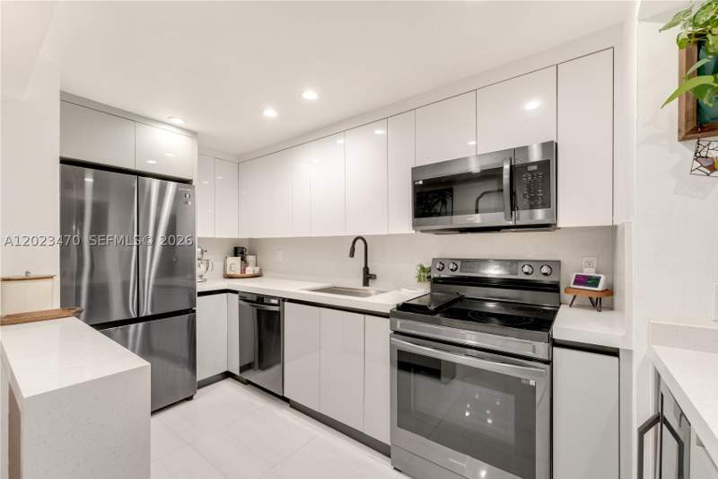 2 bedroom Townhouse at 3214 W Trade Ave Iii-5, Grove Paradise Condo, Miami — photo 4