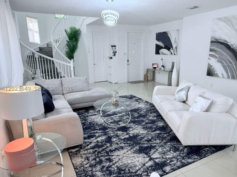 5 bedroom SingleFamilyResidence at 9907 NW 87th Ter, Doral Breeze, Doral — photo 2