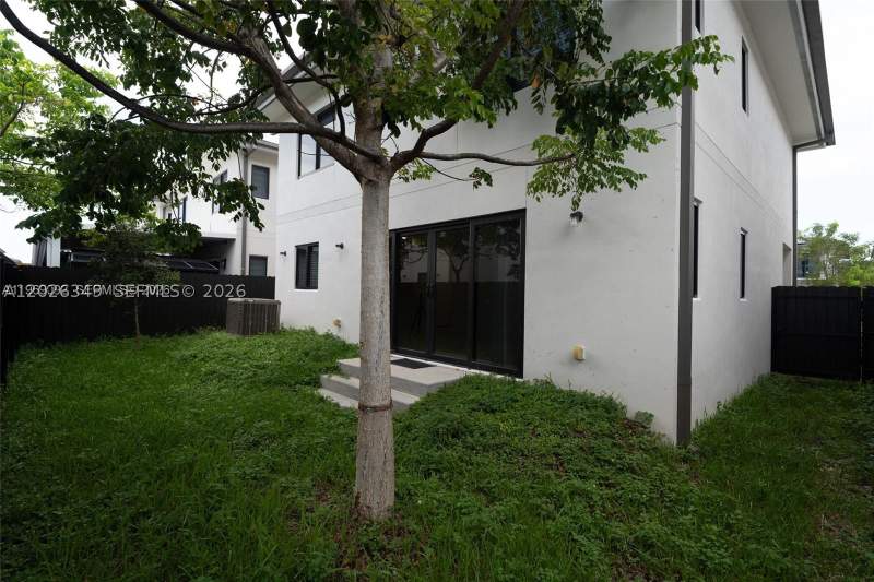 5 bedroom SingleFamilyResidence at 1159 NW 3rd St, Aurora Subdivision, Florida City — photo 2