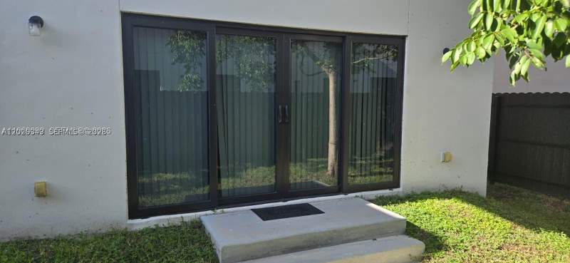 5 bedroom SingleFamilyResidence at 1159 NW 3rd St, Aurora Subdivision, Florida City — photo 4
